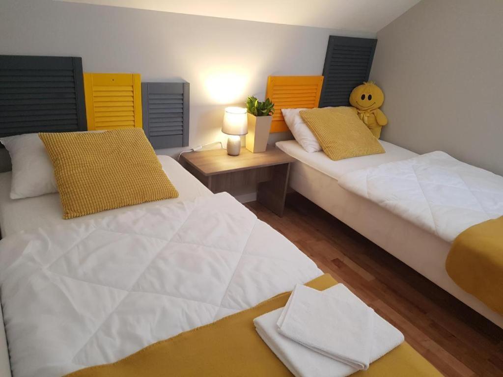Corden Village Lodge *